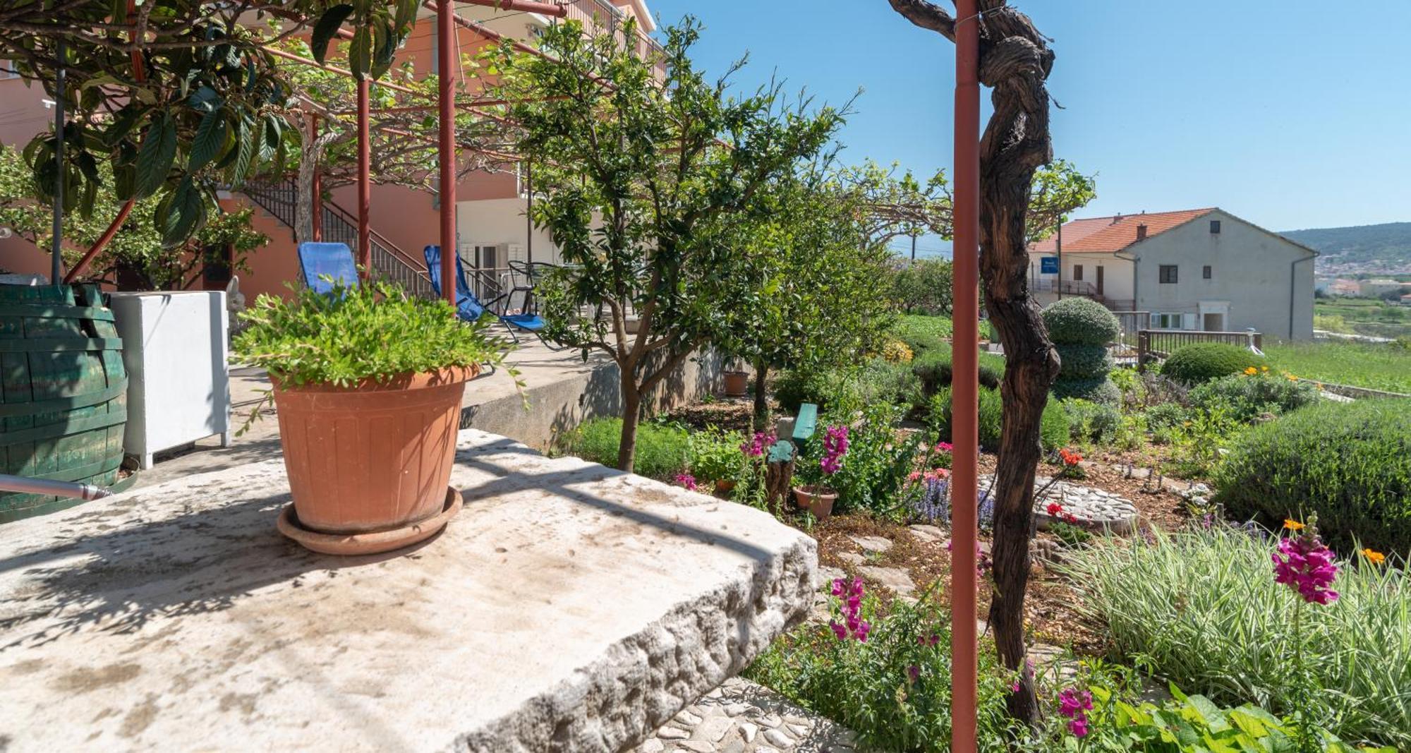 Apartments Villa Bella Vista Seget Trogir Exteriör bild