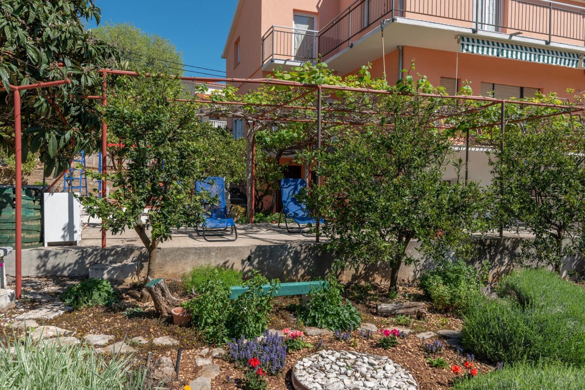 Apartments Villa Bella Vista Seget Trogir Exteriör bild